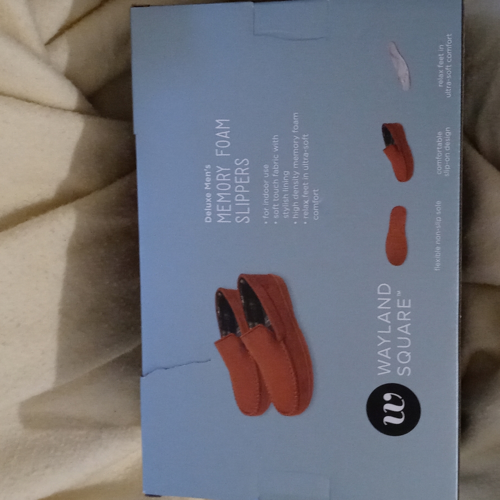 Men Slippers - Picture 2 of 3